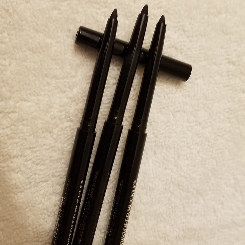 Kristofer buckle gel eyeliner